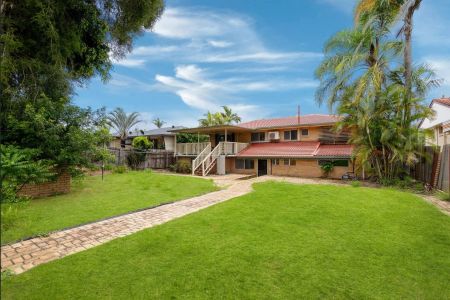 Spacious Family Home for Rent in Prime Macgregor Location - Photo 4