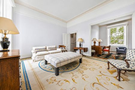 An elegant Grade II listed family home extending to over 3,000 sq ft, with a private garden - Photo 5