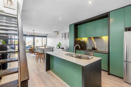 Modern Designer Class with breathtaking views - Photo 4