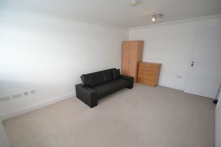 Earlham House, Norwich - Photo 5