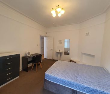 5 bedroom semi-detached house to rent - Photo 5