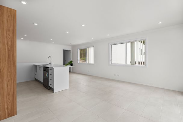 BRAND NEW MODERN AND STYLISH TOWNHOUSE - PRIME MOUNT HUTTON POSITION - Photo 1