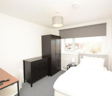 1 bedroom in a house share to rent - Photo 4
