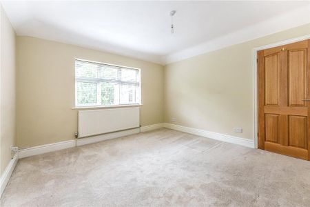 4 bedroom detached house to rent - Photo 3