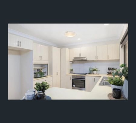 5 Eider Close, Forest Lake, Qld 4078 - Photo 2