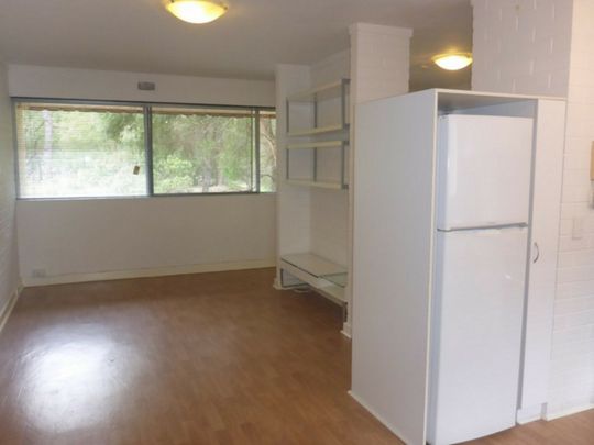 LOCK UP AND LEAVE - Photo 1