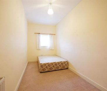 3 bedroom end of terrace house to rent - Photo 4