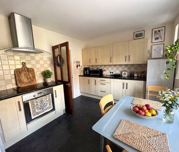 Room in a Shared Flat, Greener House, SW4 - Photo 3