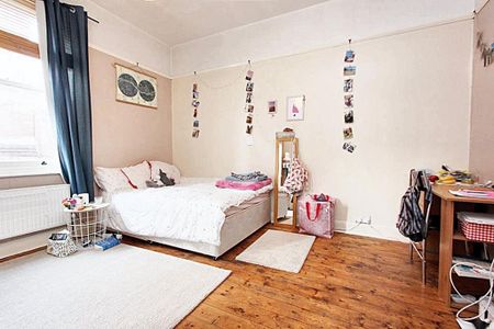 3 bedroom semi-detached house to rent - Photo 2