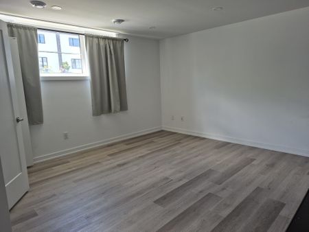 For Lease - 4263 Fourth Avenue Unit# 812, Niagara Falls, Ontario - Photo 4