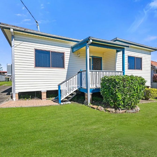 FAMILY LIVING IN THE HEART OF TOWN - Photo 1