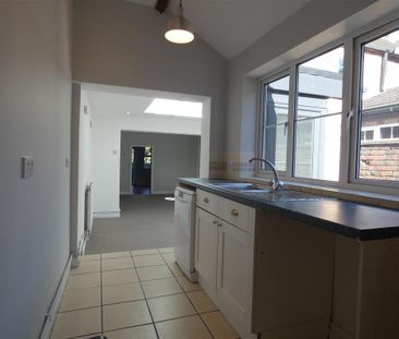 2 bedroom terraced house to rent - Photo 2