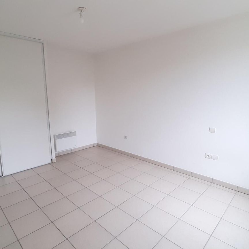 location Appartement T2 DE 44.64m² À ROQUETTES - Photo 1