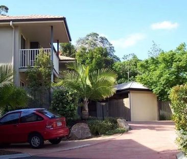 Townhouse For Rent in Sunnybank - Prime Location · Modern Comfort - Photo 1