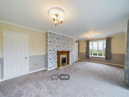 3 bedroom detached bungalow to rent - Photo 3