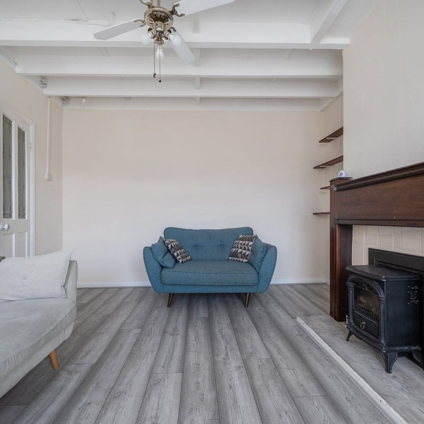 Kingsholm Gardens, London, SE9 - Photo 1