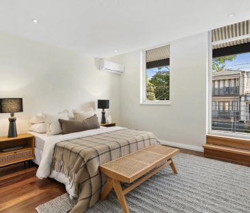 Multilevel family home with sweeping city and Harbour Bridge views. - Photo 5