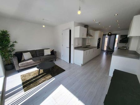 Dodie Smith Walk, Stretford, Manchester, M32 - Photo 2