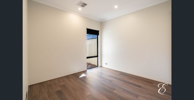 MODERN FAMILY LIVING - Photo 1