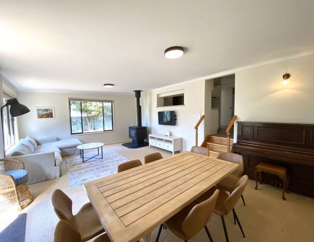 Stunning Fully Furnished 4 Bedroom Family Home in Cooma - Photo 1