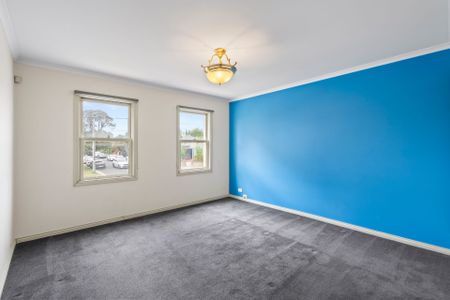 Large 2-Storey Murrumbeena Townhouse! - Photo 3