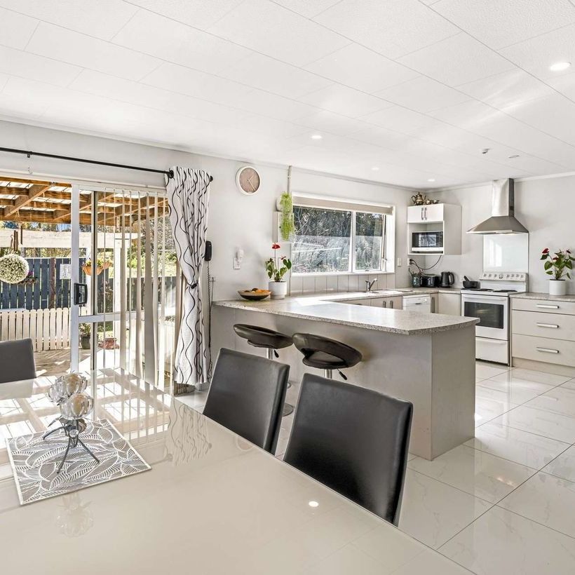 Springvale - 5 Bedrooms - Photo 1