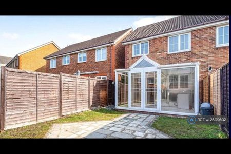 2 bedroom semi-detached house to rent - Photo 3