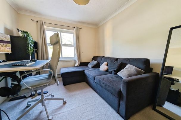 Edwin Jones Green, SO15 - Photo 1