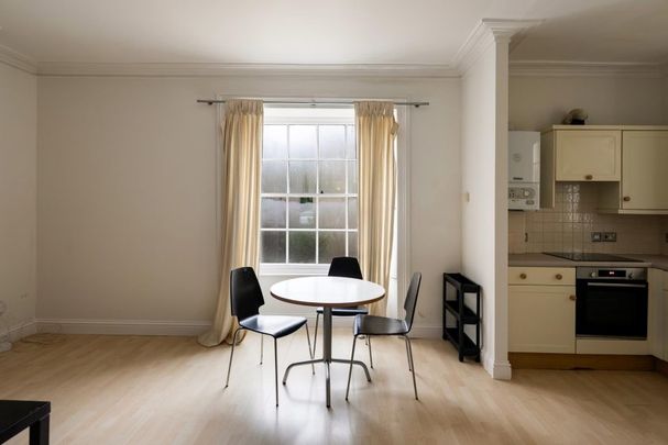 1 Bed Flat - Photo 1