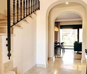 Luxury Townhouse for rent in Estepona, Andalusia - Photo 3