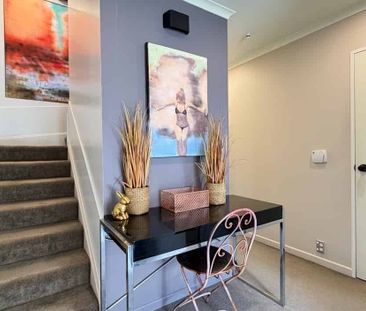 MODERN FULLY FURNISHED TOWNHOUSE - Photo 5