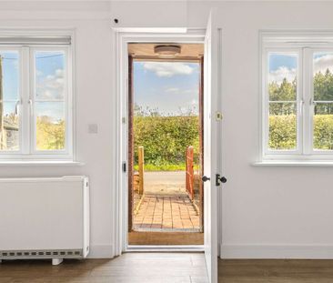 A well-proportioned and thoughtfully laid out four-bedroom family home - Photo 3
