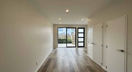 Spacious Two Bedroom In Westgate! - Photo 3