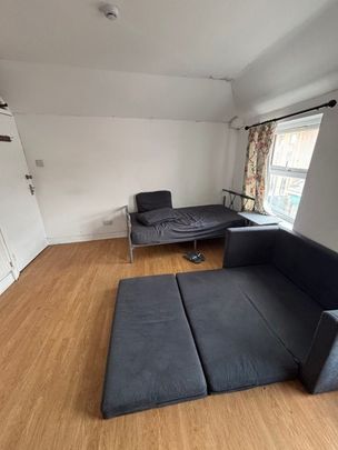 Room in a Shared House, High St, E17 - Photo 1