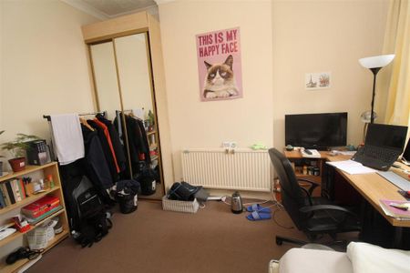 4 bedroom flat to rent - Photo 5
