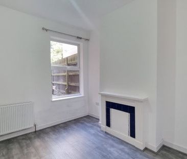 3 bedroom end of terrace house to rent - Photo 1