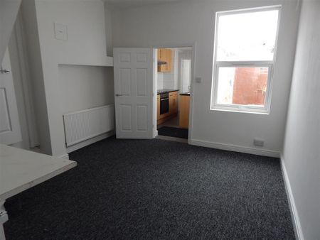 3 bedroom terraced house to rent - Photo 4