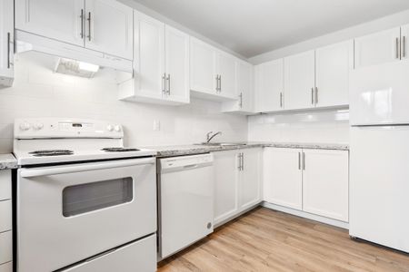 Hunter’s Point Townhomes - Townhouse (3 bedroom) - Photo 2