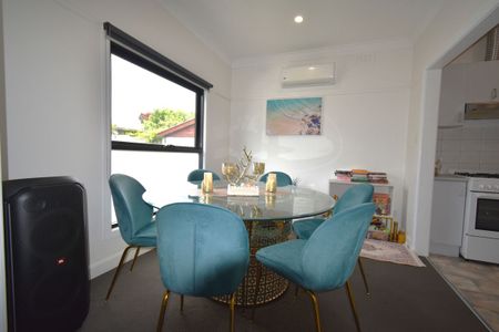 Greatly Located 3 Bedroom House in Huntingdale! - Photo 2