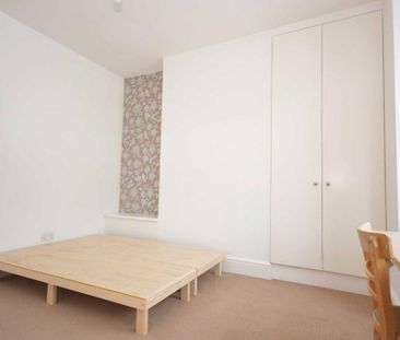 4 bedroom terraced house to rent - Photo 6