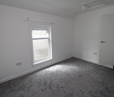 House - Terraced For Rent Caerau Road, Maesteg - Photo 3
