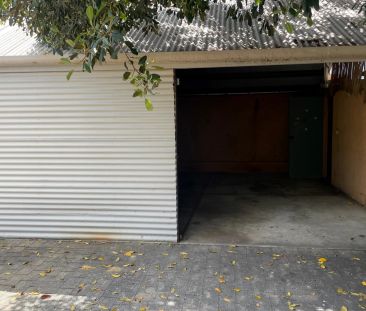 3-bedroom, 2-bathroom townhouse - Photo 6