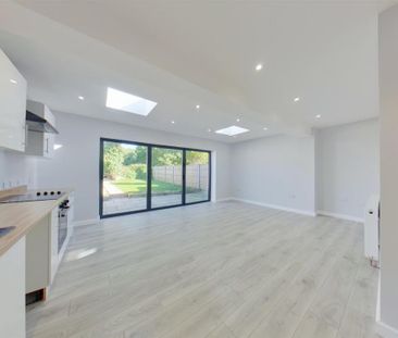 3 bedroom semi-detached bungalow to rent - Photo 3