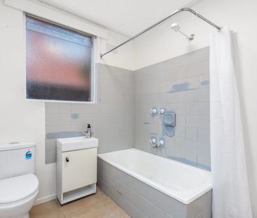 Freshly Updated Living in Brunswick West - Photo 5