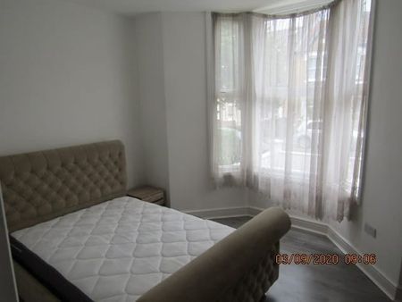 1 Bed Flat, Walthamstow, E17 - Photo 2