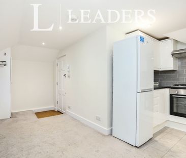 2 bedroom apartment to rent Theodore Road, Hither Green, SE13 - Photo 6