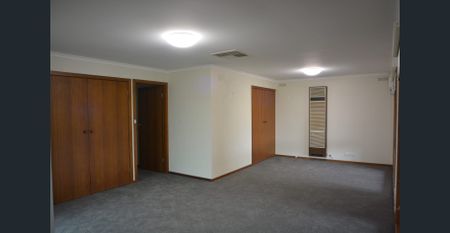 Spacious Three Bedroom Brick Home - Photo 5