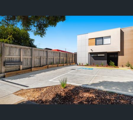 1/11 Government Road, Frankston, Vic 3199 - Photo 5