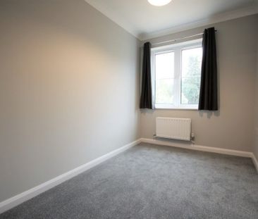 2 Bedroom Flat / Apartment - Albert Street, Fleet - Photo 2