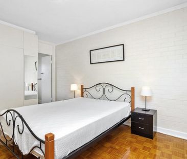 Fully Furnished and Equipped, 1-Bedroom Apartment in Shenton Park - Photo 6